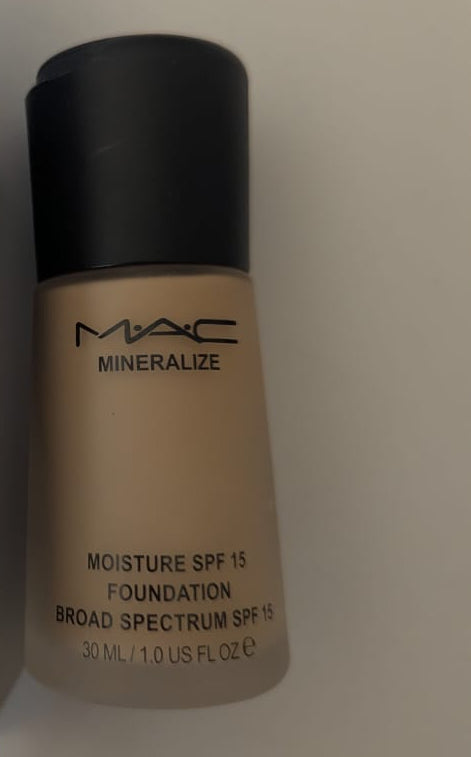 MAC Mineralize Moisture SPF 15 Foundation – NC15 | Hydrating, Natural Satin Finish