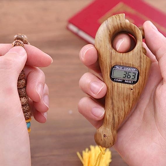 Digital Counter with Qibla Compass and Rotating Prayer Beads Portable Finger Tasbeeh Japa (random color)