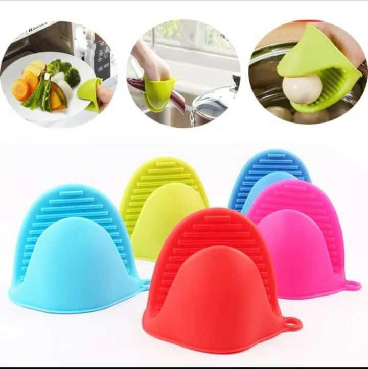 Silicone Heat Resistant Glove Clip – Non-Slip Insulation Pot & Bowl Holder, Cooking and Baking Oven Mitt (1 Pc, Random Color)