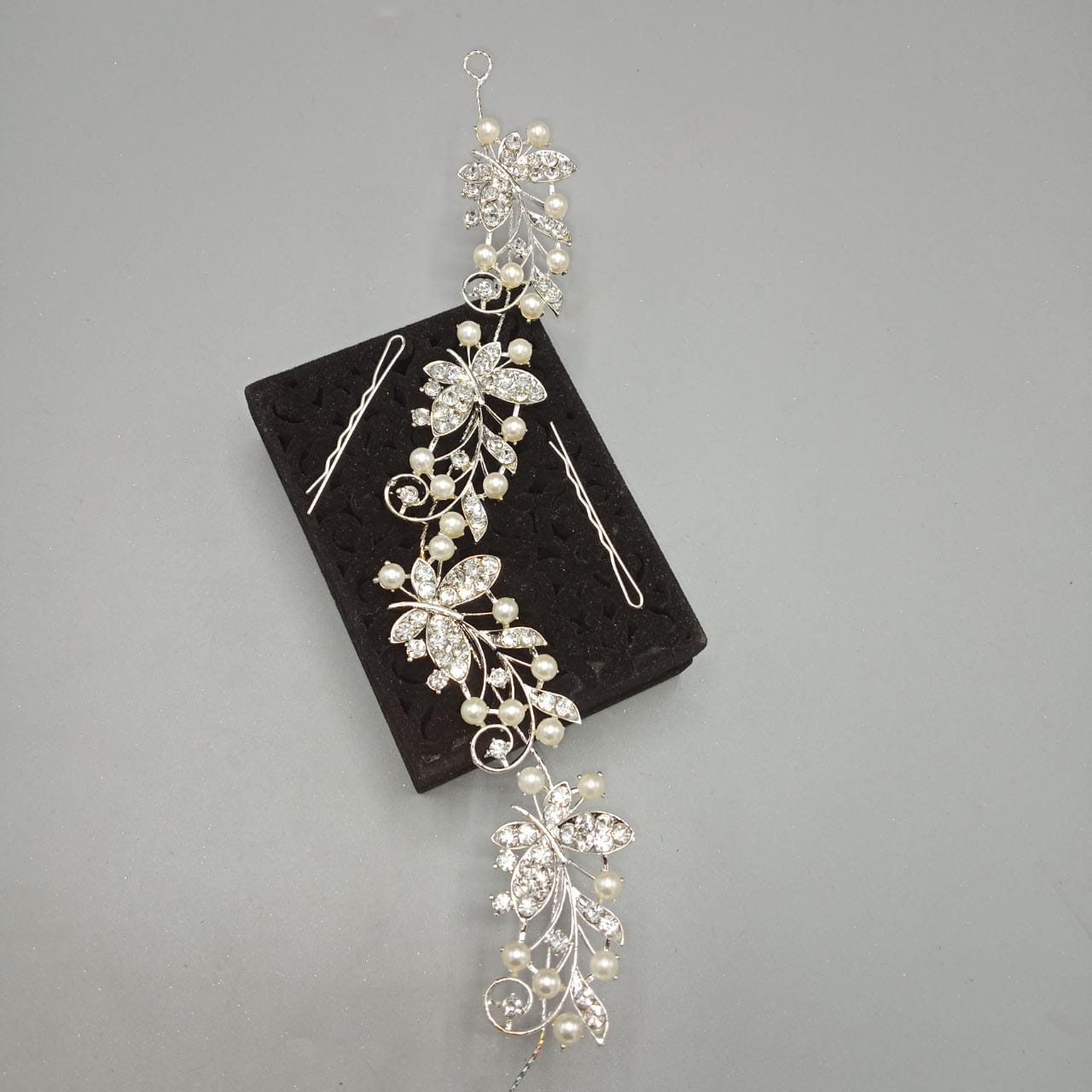 Dekmy Hair fancy broach, Bridal Hair Pins, Hair Pins Artificial Flowers, Alloy Crystal hair band, Silver (Pack of 1) Hair Band