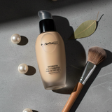 MAC Matchmaster SPF 15 Foundation – Shade NC25 | Medium Buildable Coverage, Demi-Matte Finish, Tone-Adapting Technology, Oil-Free, Long-Wearing