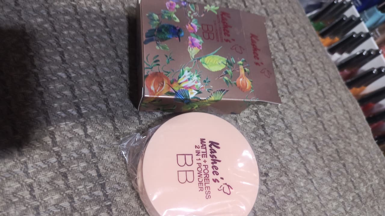 Kashee’s Matte + Poreless 2 in 1 Powder BB – Oil Control & Smooth Finish