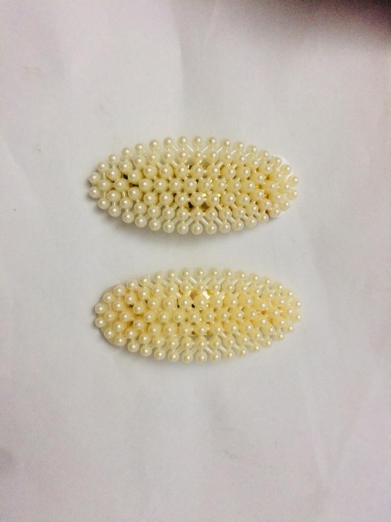 Medium Sized Oval Pearl Hair Clip