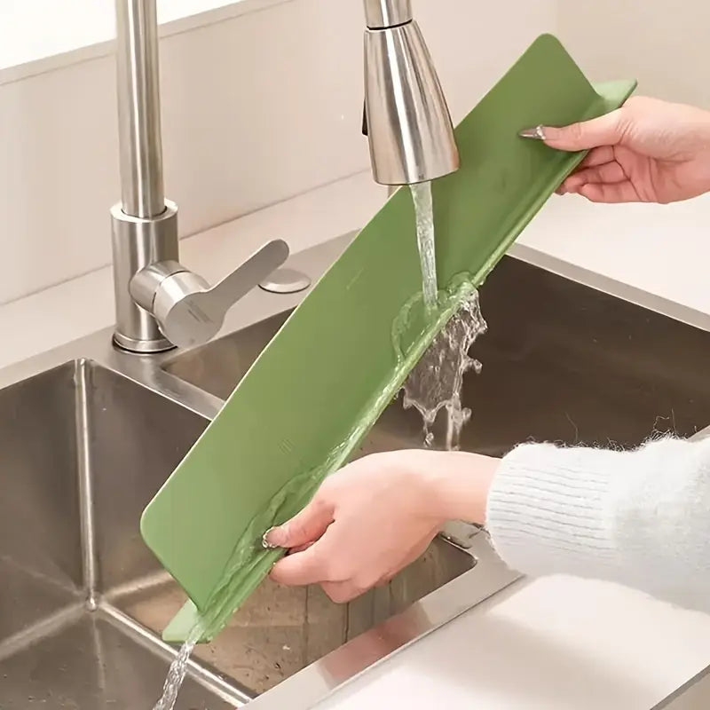 Silicon Sink Splash Guard With Suction Cups / 14Inch Strong Suction Kitchen Sink Water Splash Guard