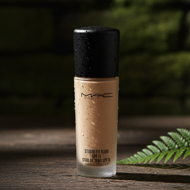 MAC Studio Fix Fluid SPF 15 Foundation – Shade NC20 | 24-Hour Wear, Oil-Free, Natural Matte Finish, Medium-to-Full Coverage, 30ml