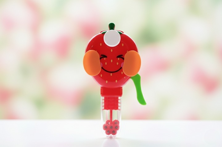 Handheld Fruit Shape Toy Fan for Kids – Cute Cartoon Design, Safe Soft Blades, Portable Mini Fan for Summer Play &amp; Cooling (Random Design)