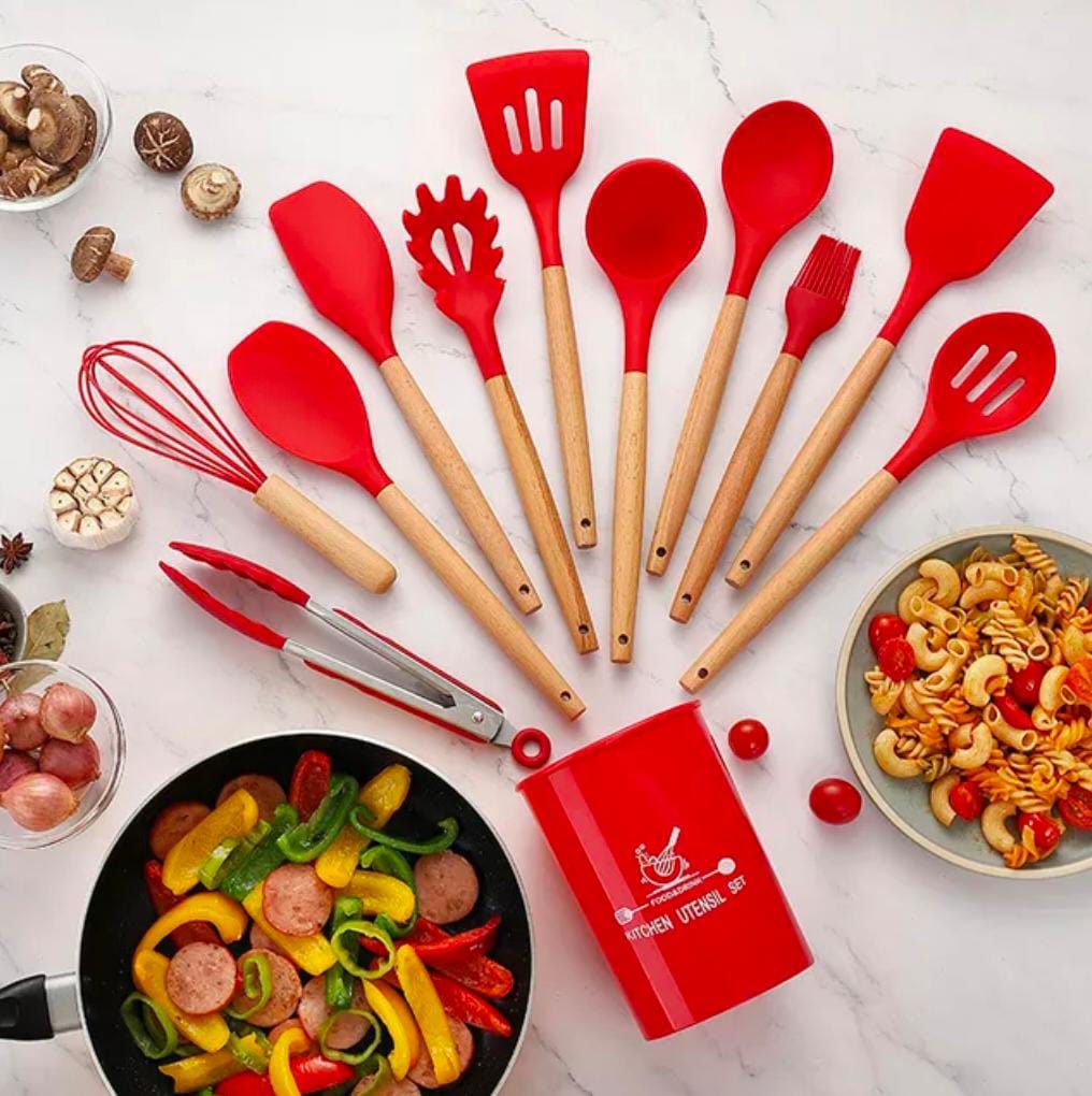 12 pcs set Wooden Handle Silicone Kitchen Utensils With Storage Bucket High Temperature Resistant And Non Stick Pot Spatula Spoon( random color )