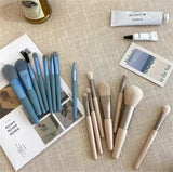 8pcs Travel Makeup Brush Kit Mini Cosmetic Brush for Face Foundation Blush Eye Shadow Wooden Handle (random color)