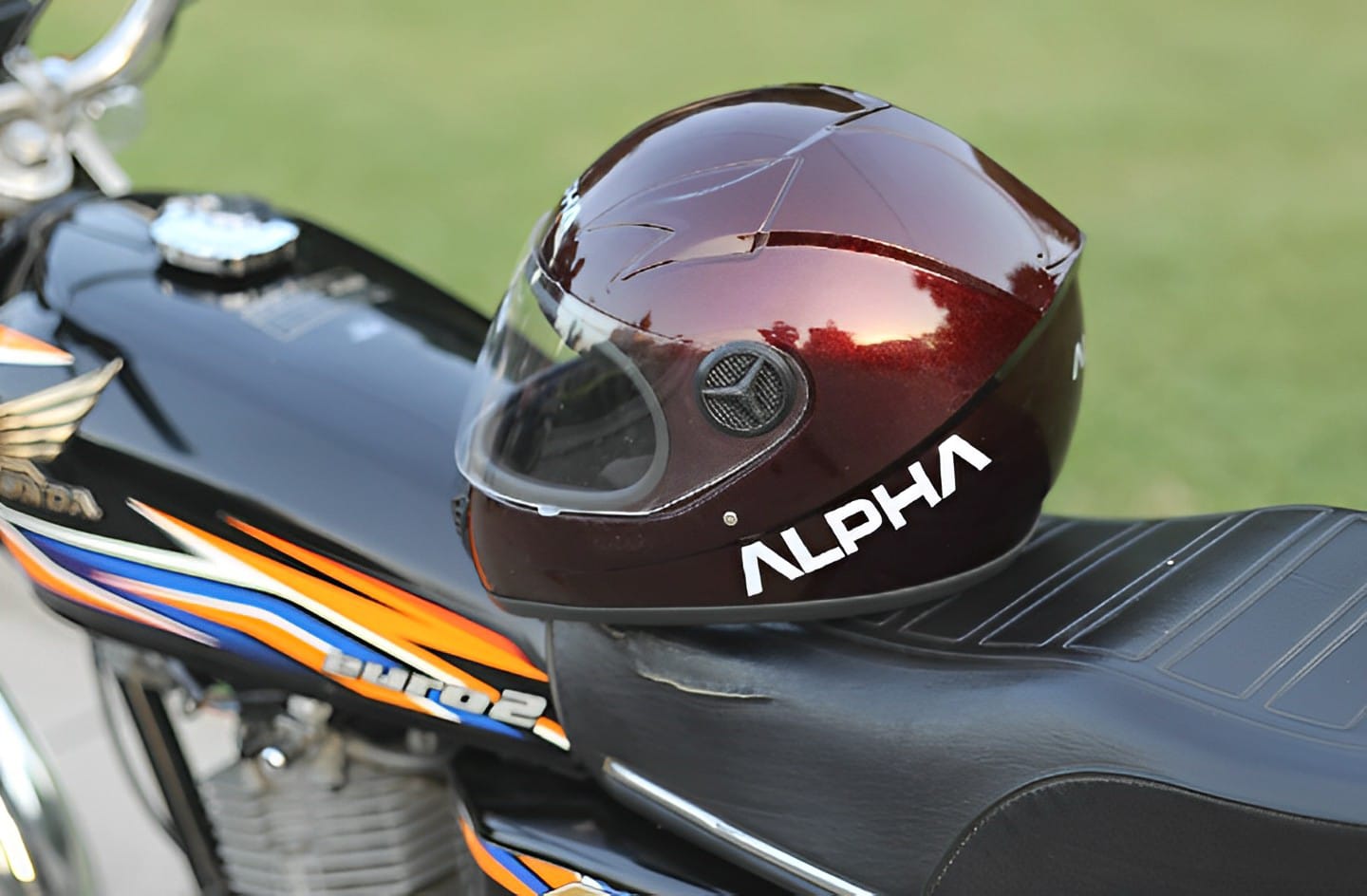 Helmet For Bike Comfortable Helmet For Bike Stylish Look New Design - Black and black visor