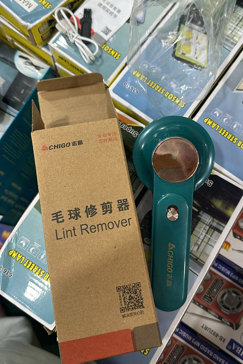 Electric Lint Remover Rechargeable | Remove stubborn lint, fuzz, and pet hair on your clothes and furniture
