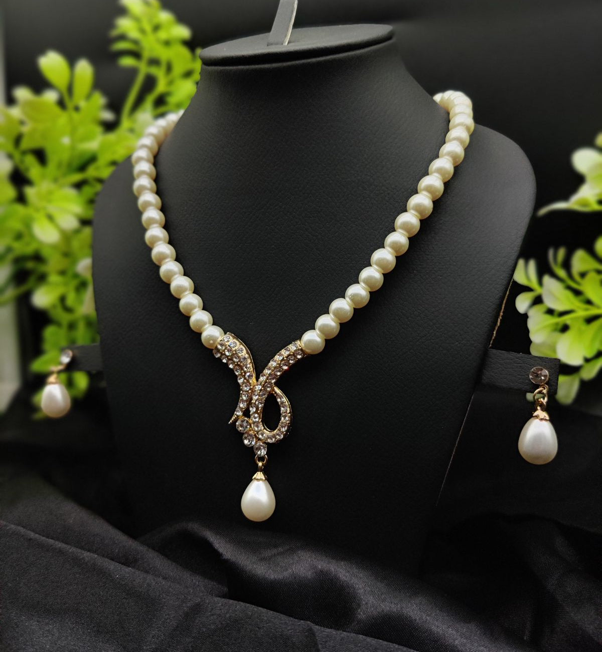Imported Exquisite Pearl Necklace Set with Radiant Pendant &amp; Earrings | Girls &amp; Women Fashion