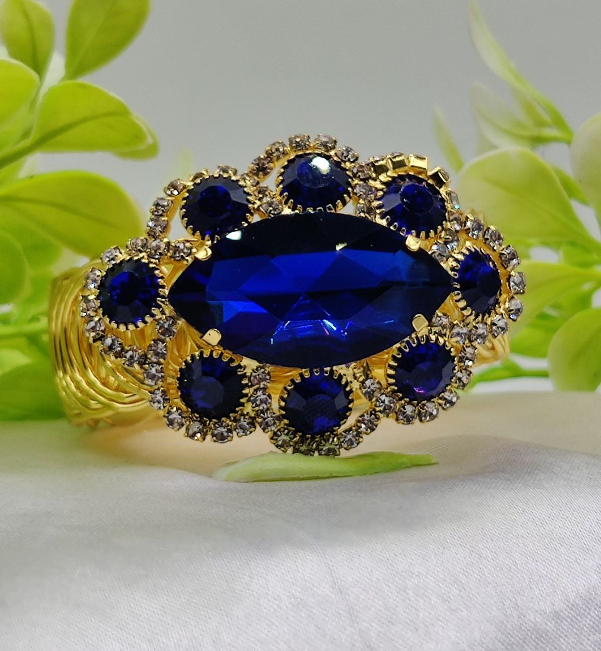 Imported Exquisite Oval Crystal Adjustable Bracelet - Imported Luxury Jewelry | Adjustable Bracelet – Best Quality Artificial Bracelet For Girls &amp; Women | Bracelet For Every Occasion - Random Color 
