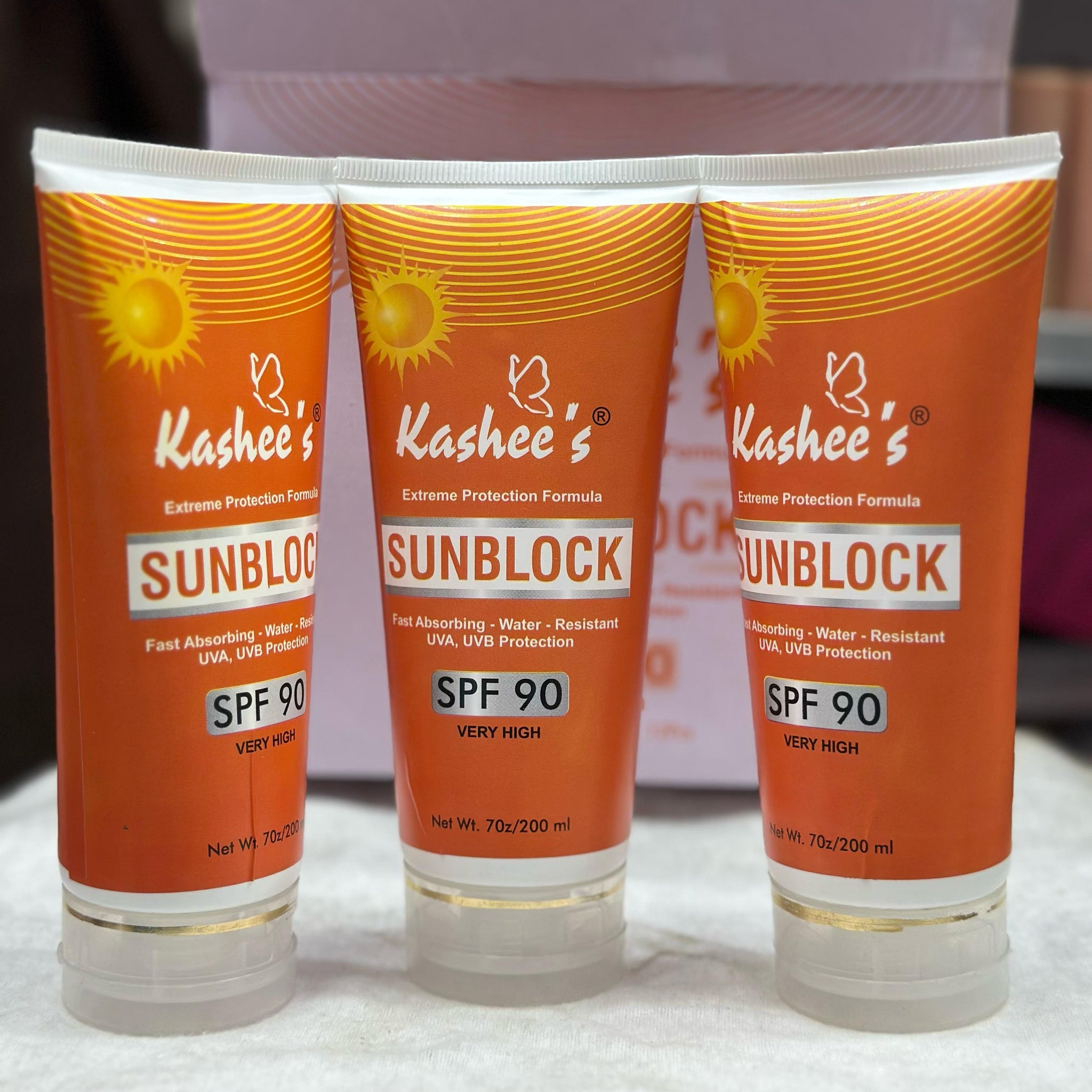 01 Pc Kashee’s Sunblock SPF 90 – Extreme Protection Formula | Fast Absorbing Water Resistant UVA, UVB Protection 200ml