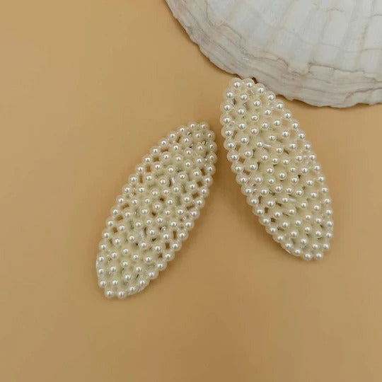 Medium Sized Oval Pearl Hair Clip