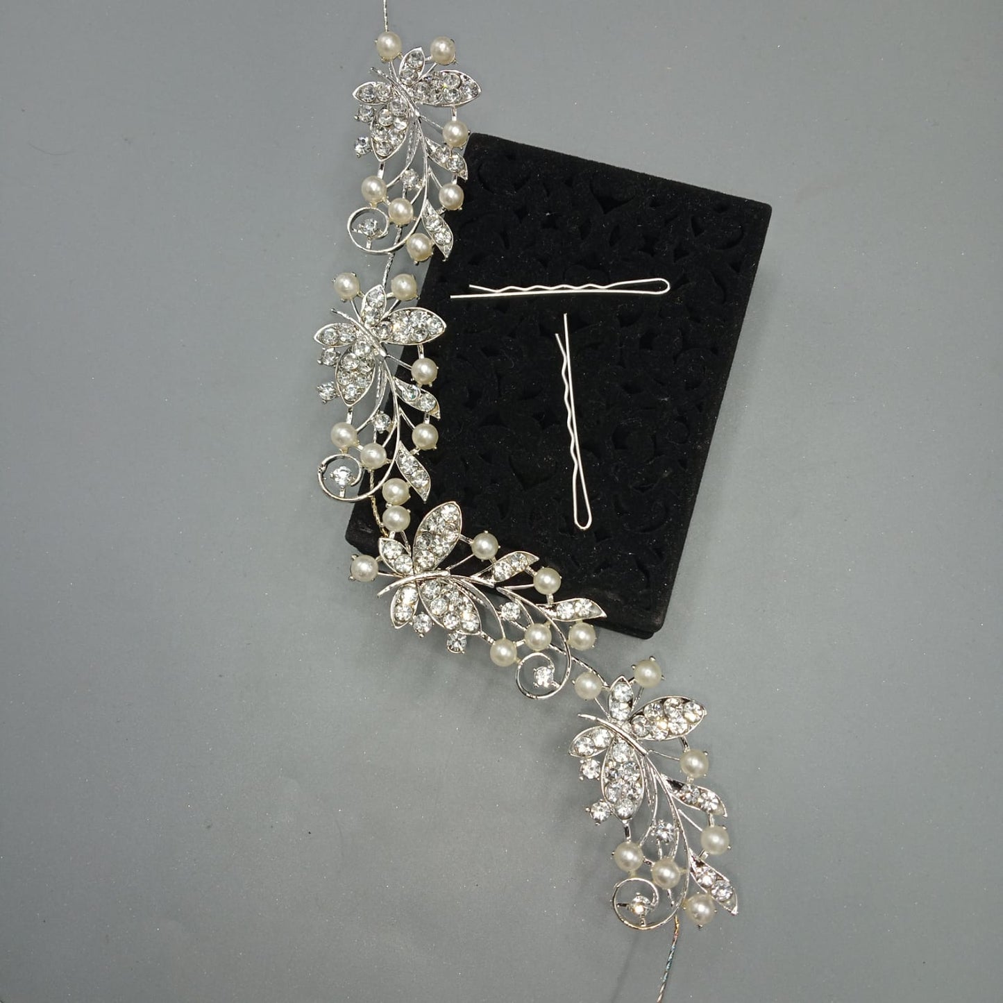 Dekmy Hair fancy broach, Bridal Hair Pins, Hair Pins Artificial Flowers, Alloy Crystal hair band, Silver (Pack of 1) Hair Band