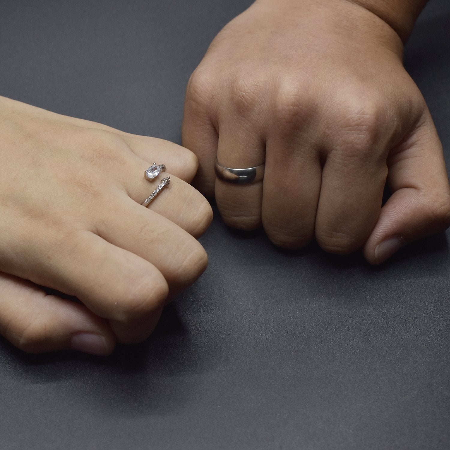 Silver new jewelry fashion woman man opening gift anniversary wedding engagement couple cubic zirconia ring