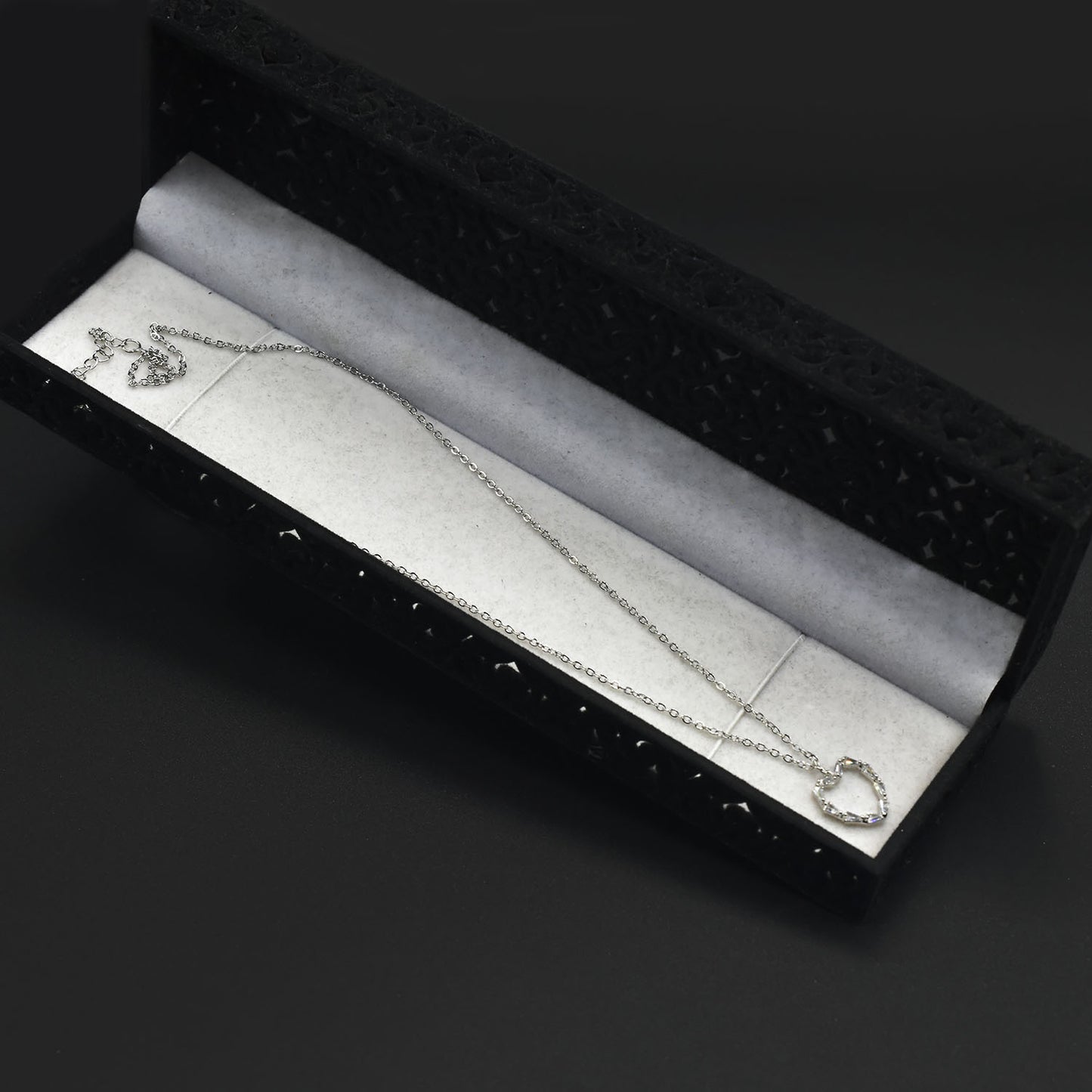 18ct White Gold Diamond Heart Pendant nkfrsra3k-8