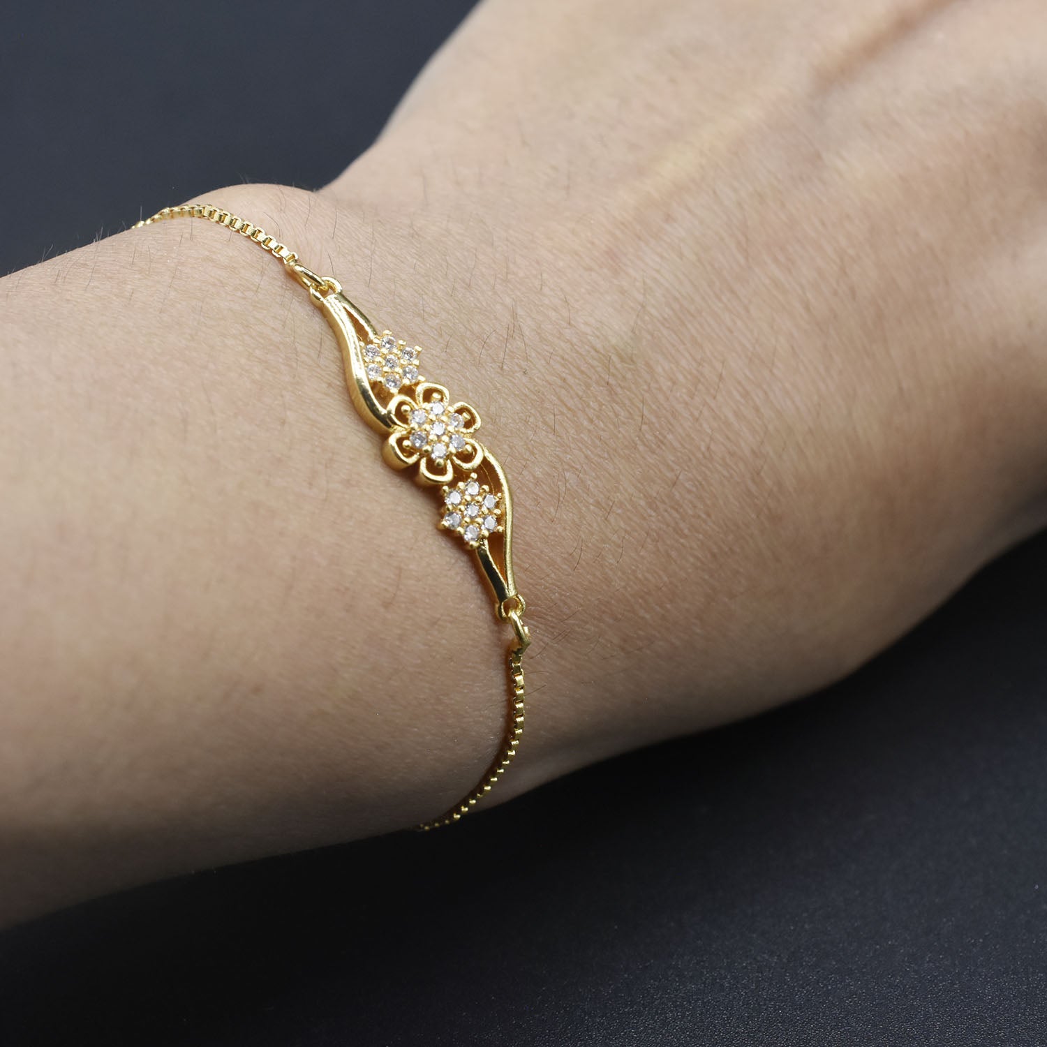 Gold chain Link Bracelet With Gold Disc btfrgda4f-8