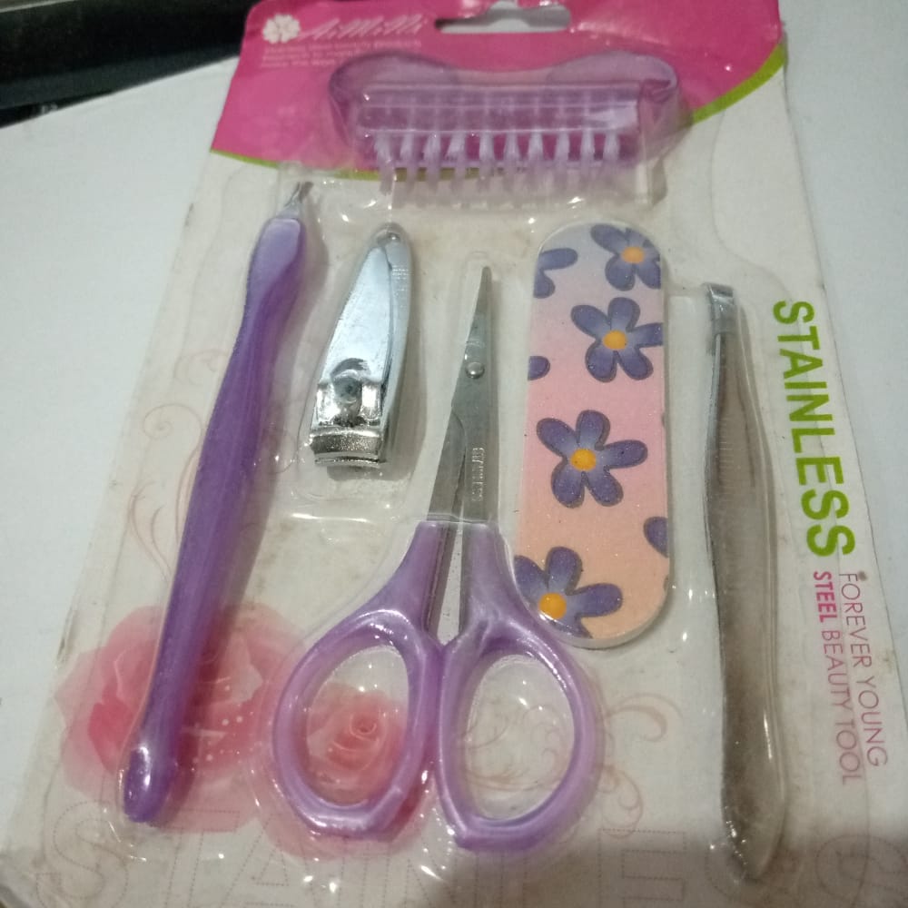 Manicure And Pedicure Kit (Professional Range) ntfrmir3k-1