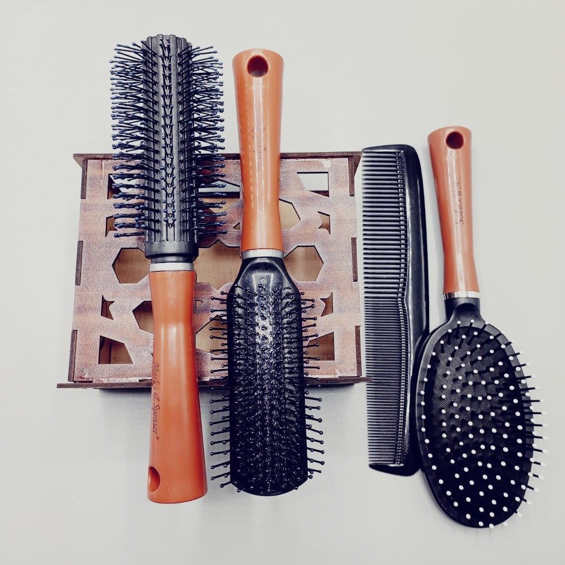 4Pcs Hair Brushes Comb Set Women Ladies Hair Care Massage Hairbrush With Mirror And Stand Pink